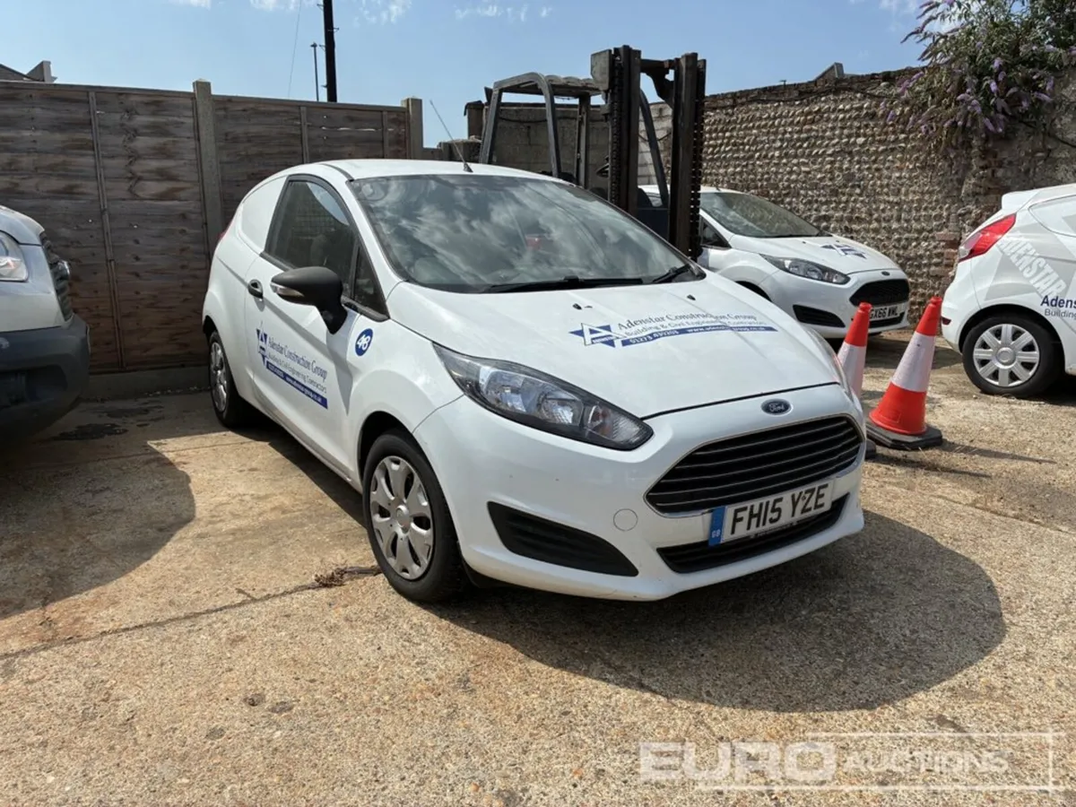 2015 Ford Fiesta - Image 2