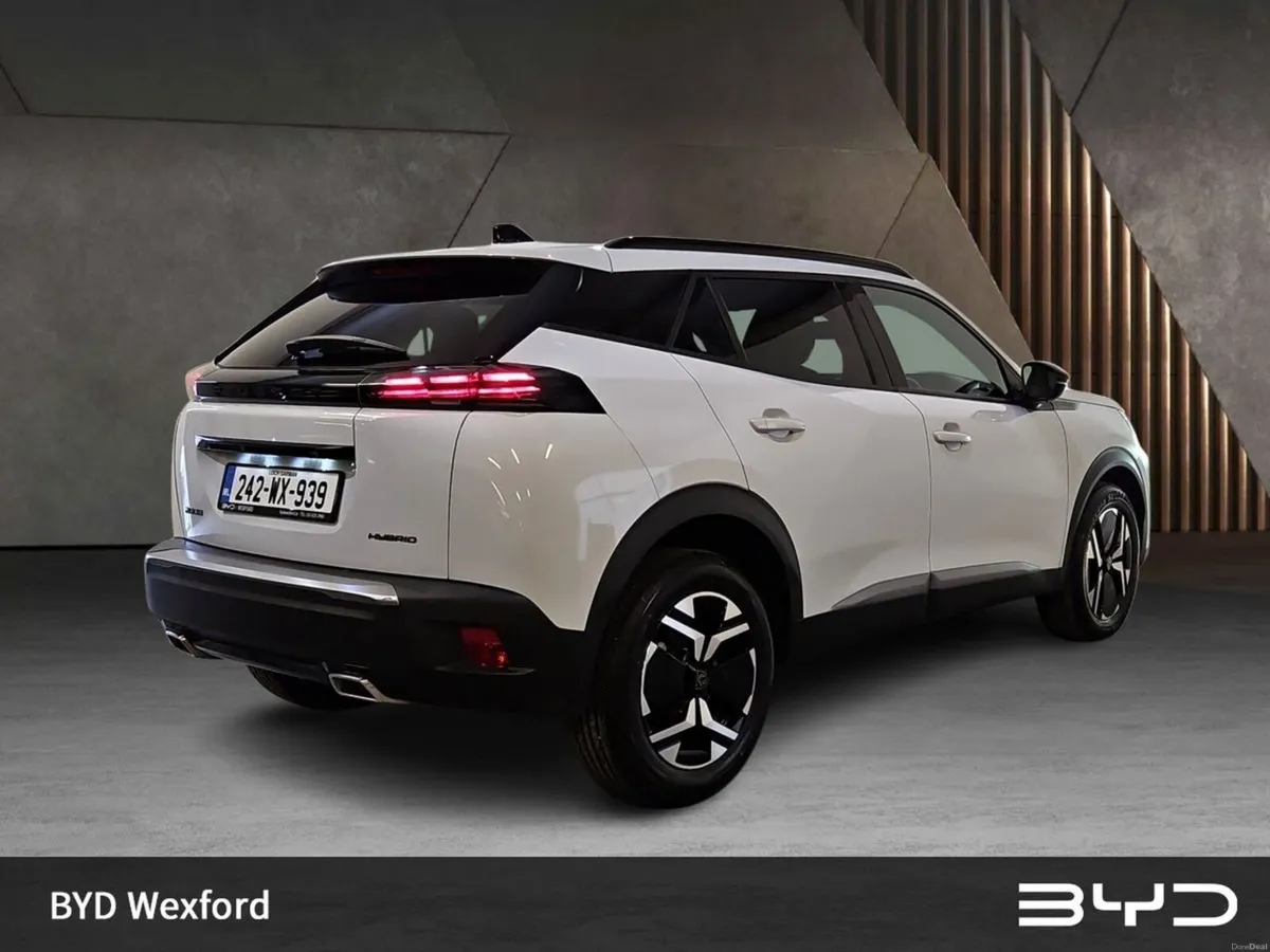 Peugeot 2008 1.2 MHEV Puretech 136bhp Allure - Image 3