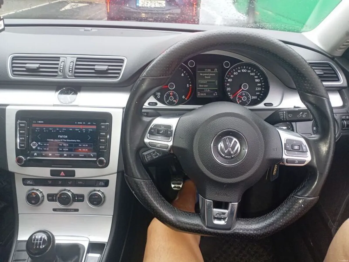 2014 Volkswagen Passat R line - Image 4