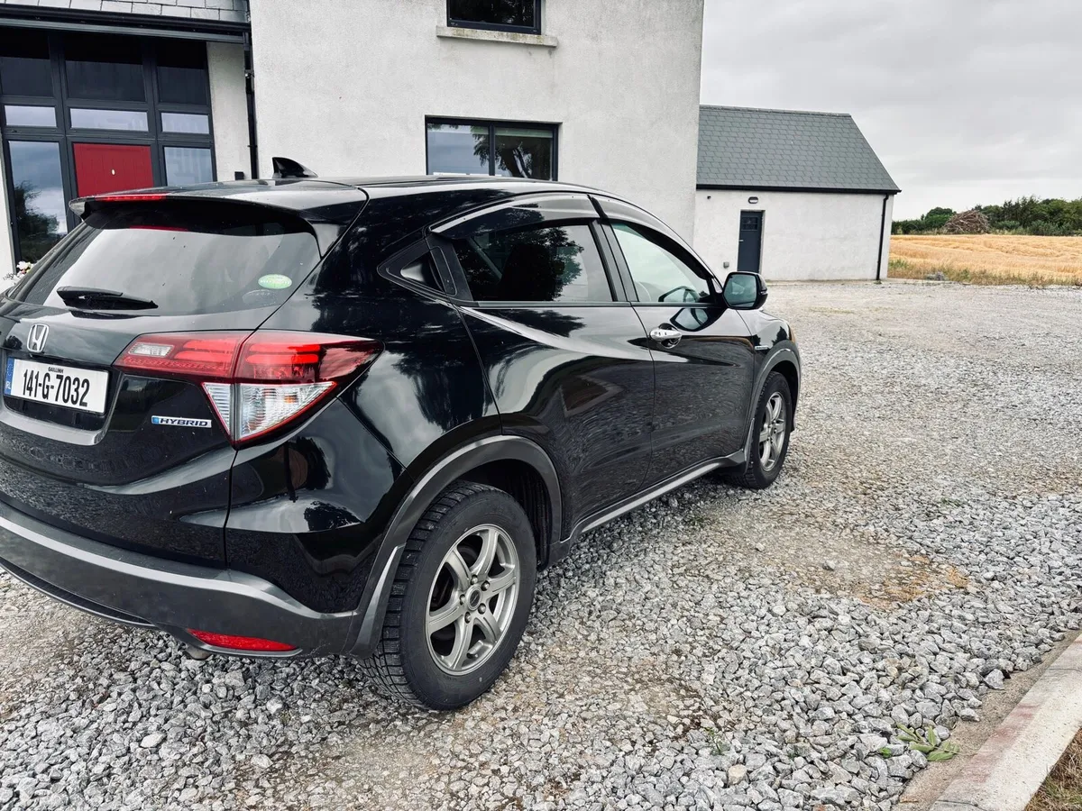 Honda Vezel 1.5 Hybrid, New NCT, Low Mileage - Image 4
