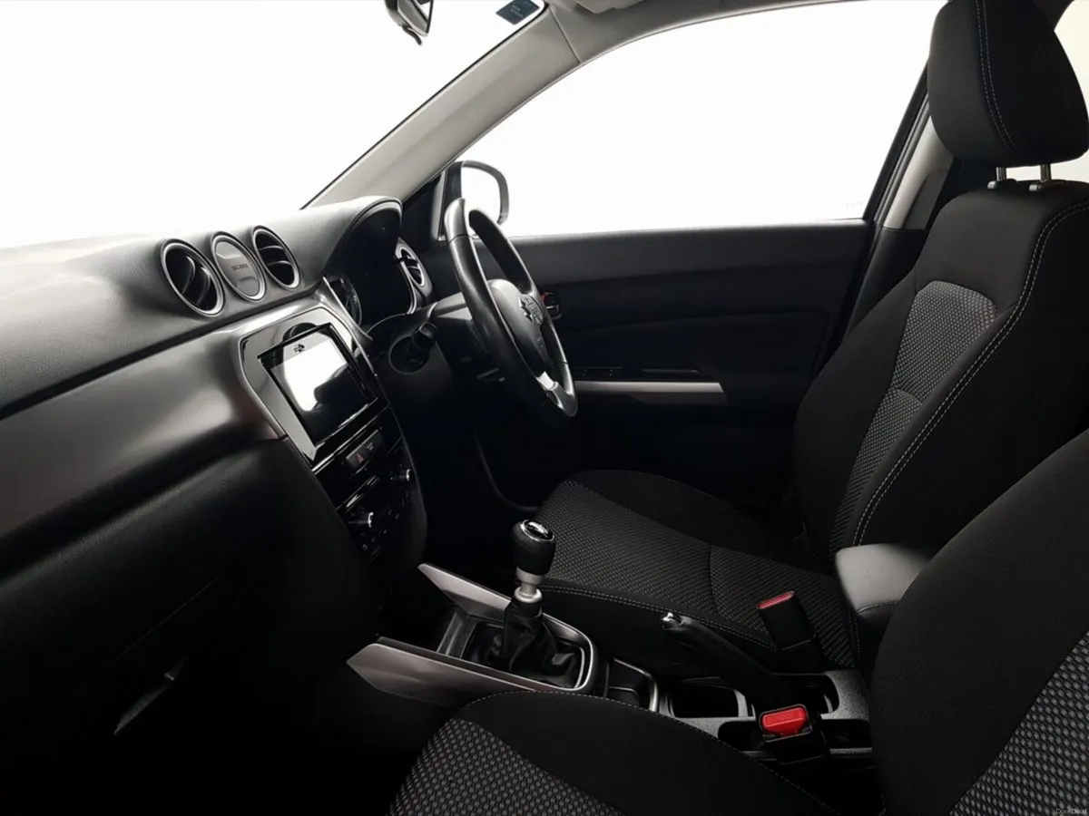 Suzuki Vitara 1.4 Hybrid SZ4 MT - Image 4