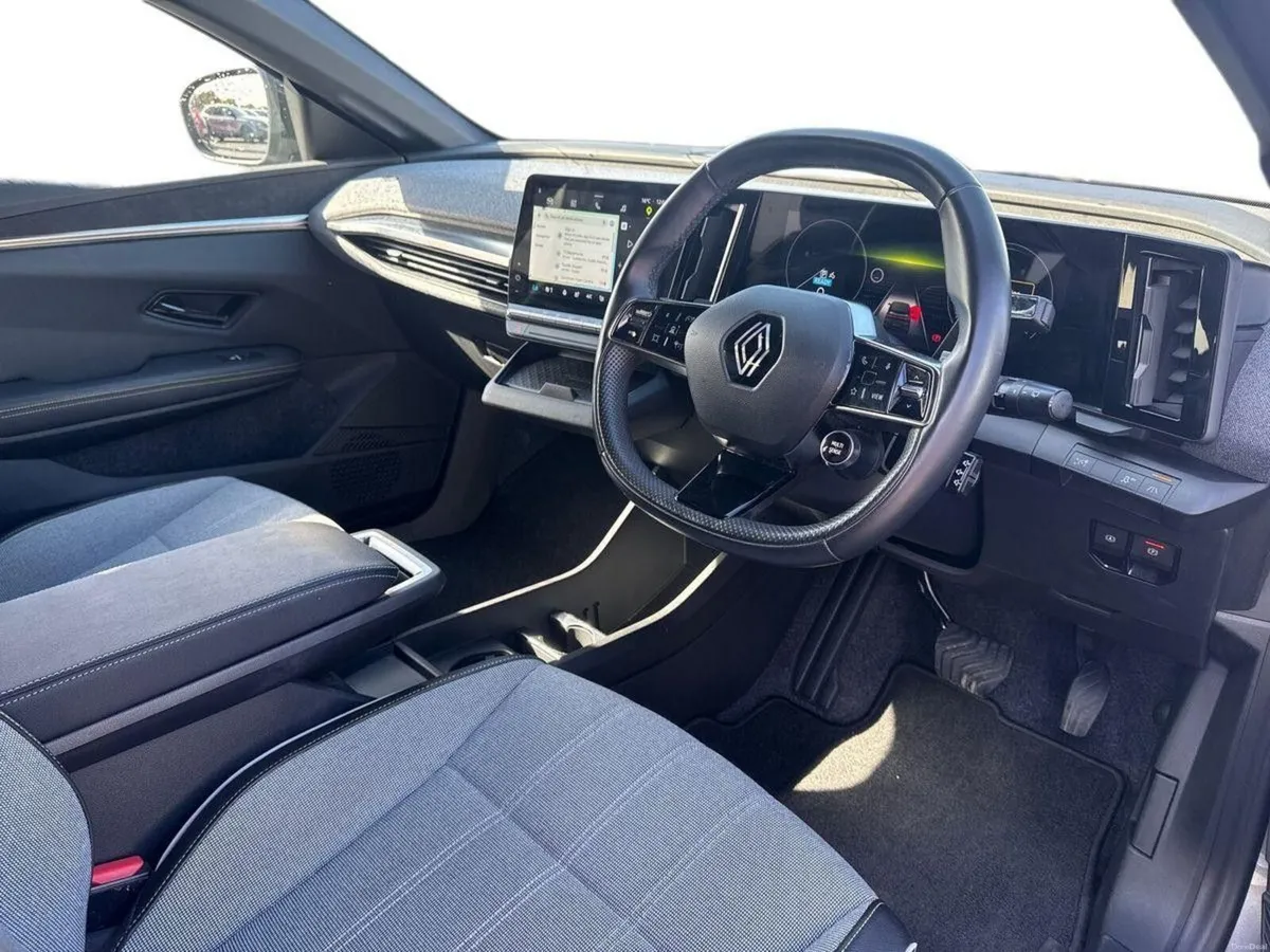 Renault Megane E-Tech EV60 220hp Techno - Image 6