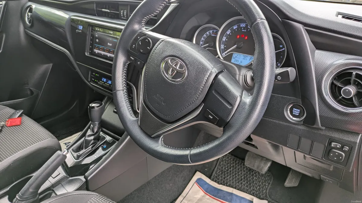 Immaculate Toyota Auris 1.5 Petrol NOT HYBRID, 201 - Image 5
