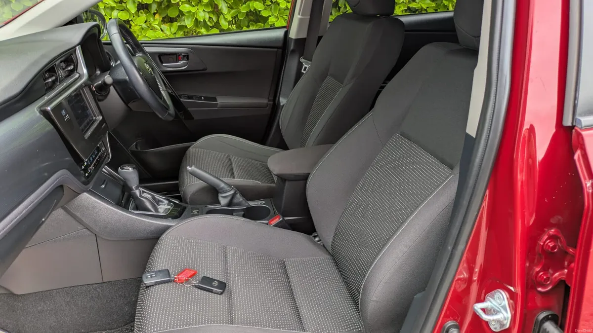 Immaculate Toyota Auris 1.5 Petrol NOT HYBRID, 201 - Image 3