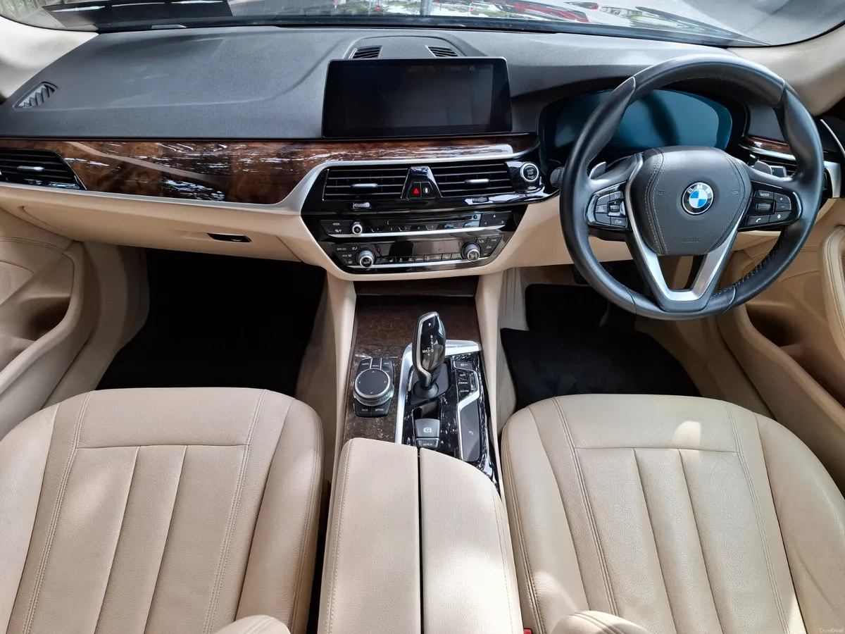 2019 BMW 520i IVORY LTHR only 40000kms - Image 2