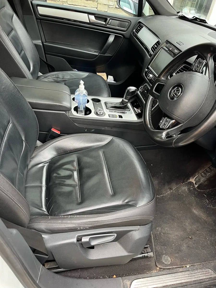 VW Toureg R Line Commercial - Image 5