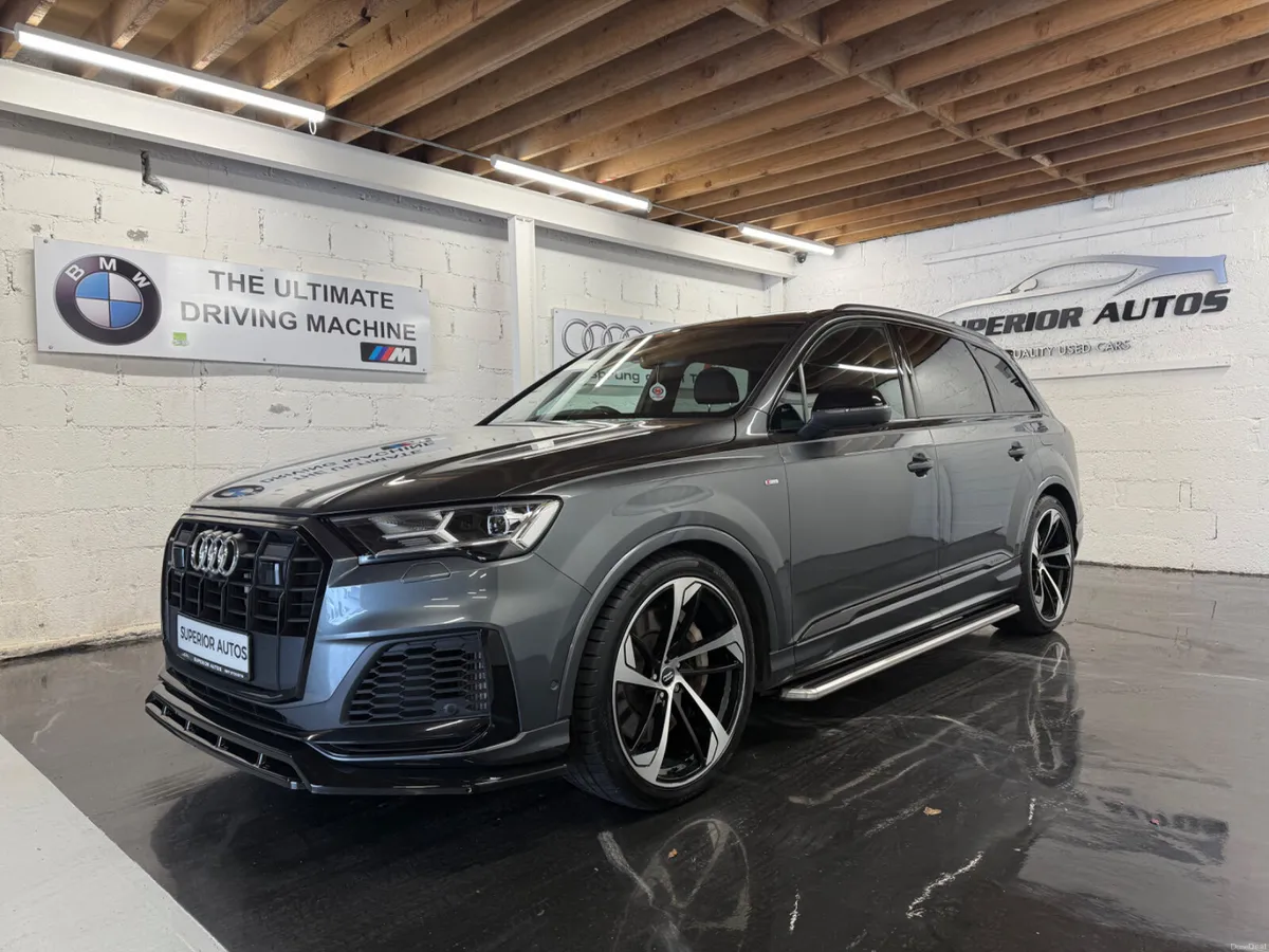 2023 Audi Q7 S-Line 55TFSI E Quattro Black Edition - Image 5