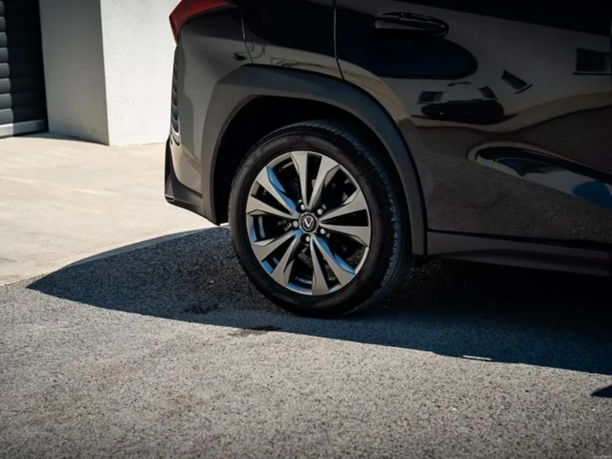 Lexus UX 250H F SPORT DESIGN - Image 5