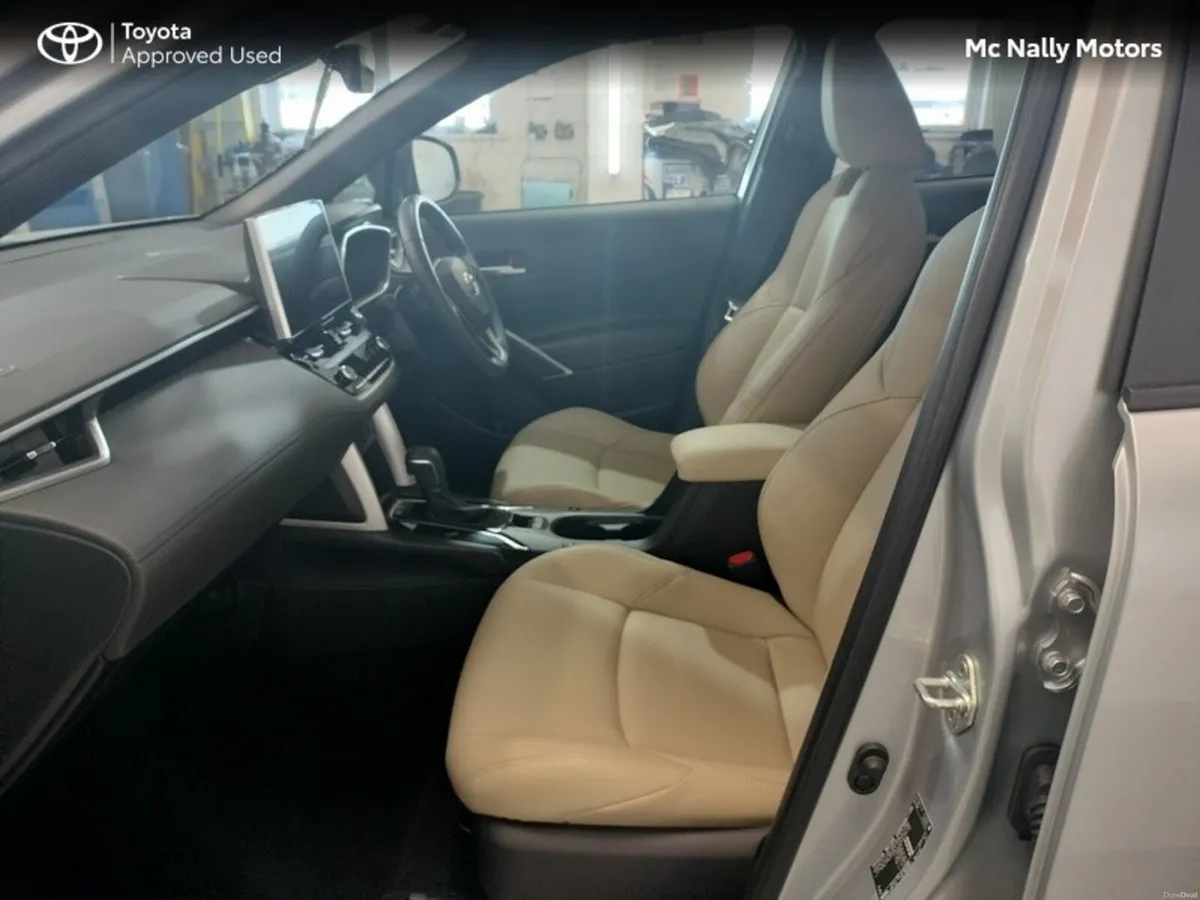 Toyota Corolla Cross 232 SPORT LEATHER HEATED SEAT - Image 6