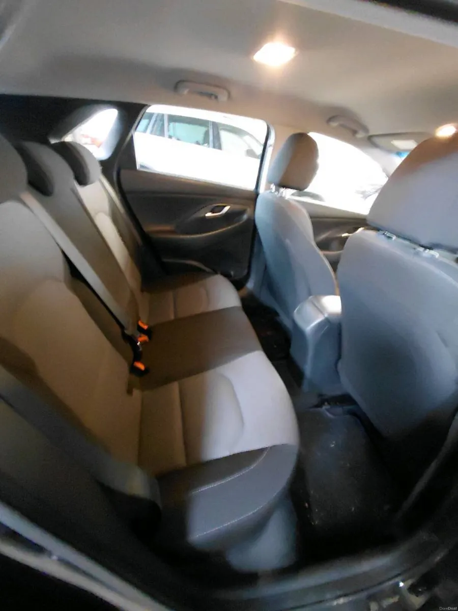 Hyundai i30 1.4 mpi Deluxe - Image 5