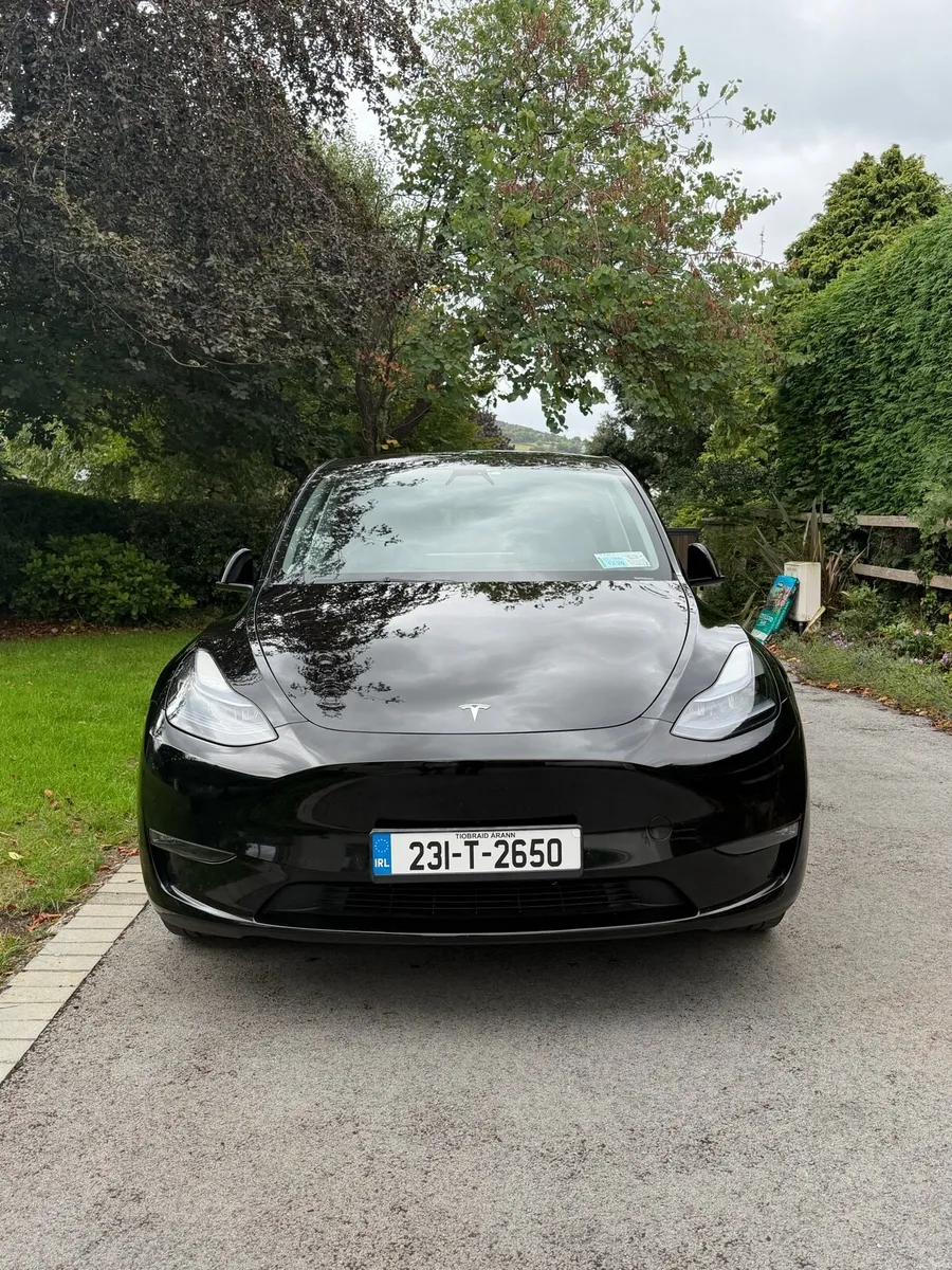 Tesla Model Y 2023 - Image 2