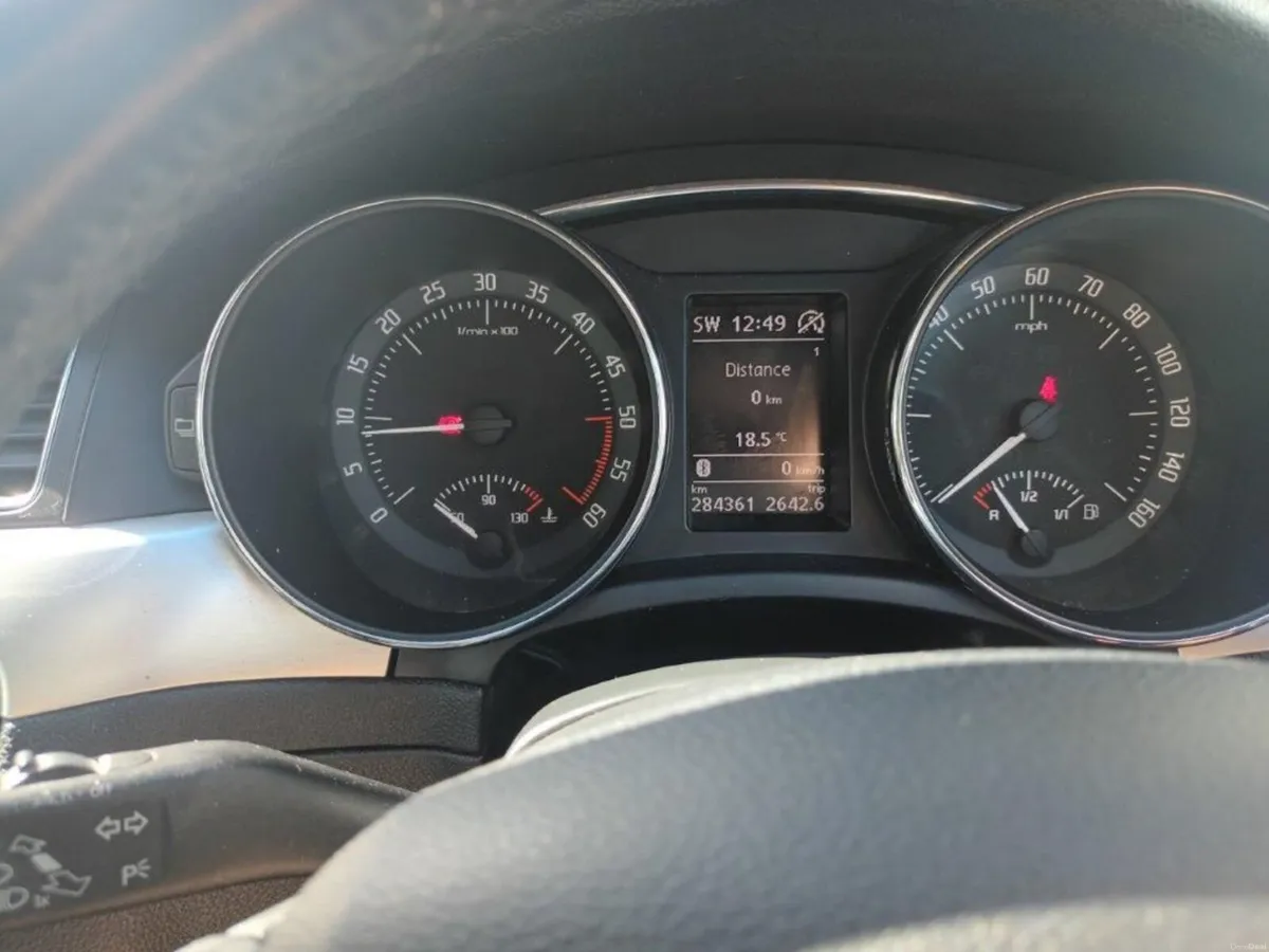 Škoda Superb Estate 2.0 TDI Elegance 140PS - Image 3