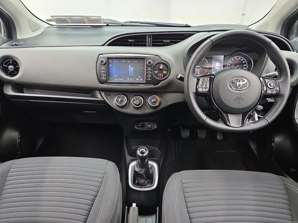Toyota Yaris 1.0 VVT-i Luna Model - Image 3