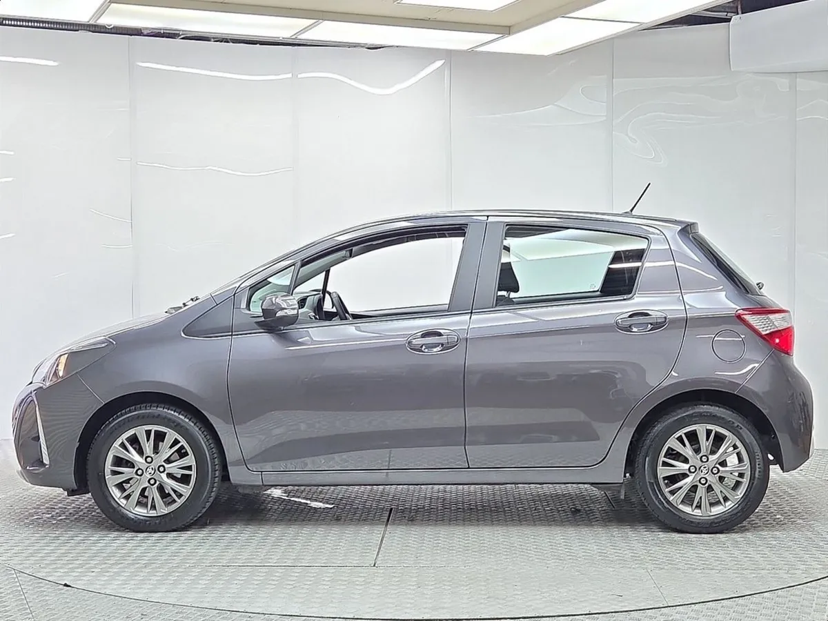Toyota Yaris 1.0 VVT-i Luna Model - Image 5