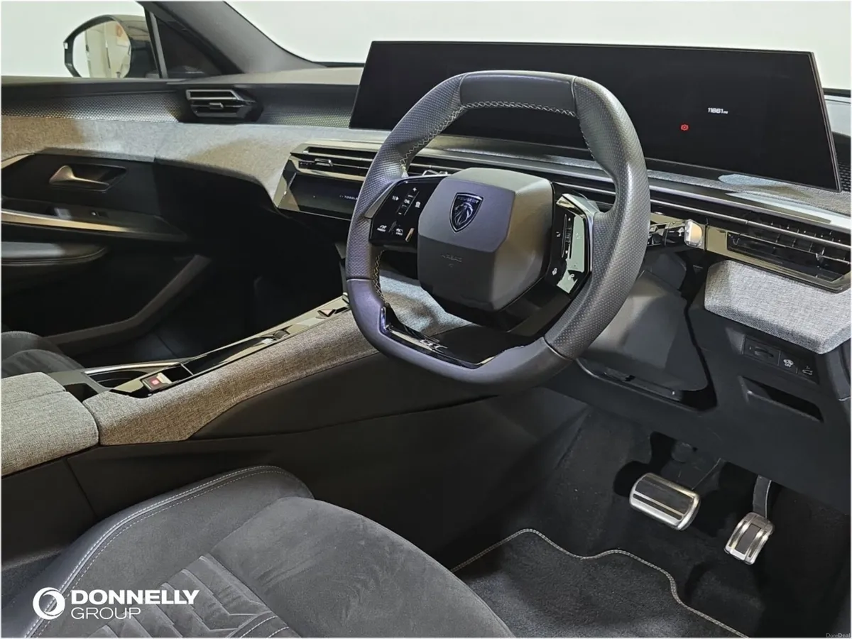 Peugeot 3008 E- Electric Estate GT - Image 4