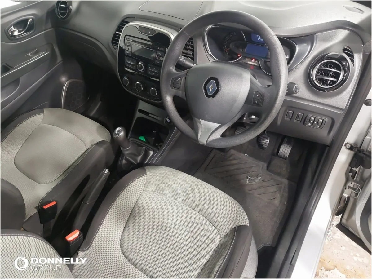 Renault Captur 0.9 TCE 90 Expression+ 5dr - Image 4
