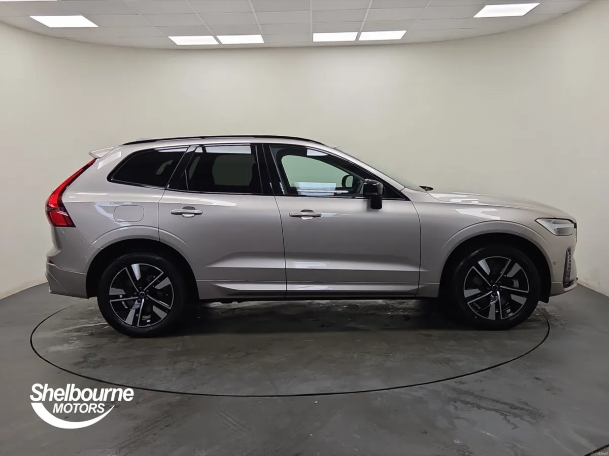 Volvo XC60 B5 PLUS AWD - Image 3