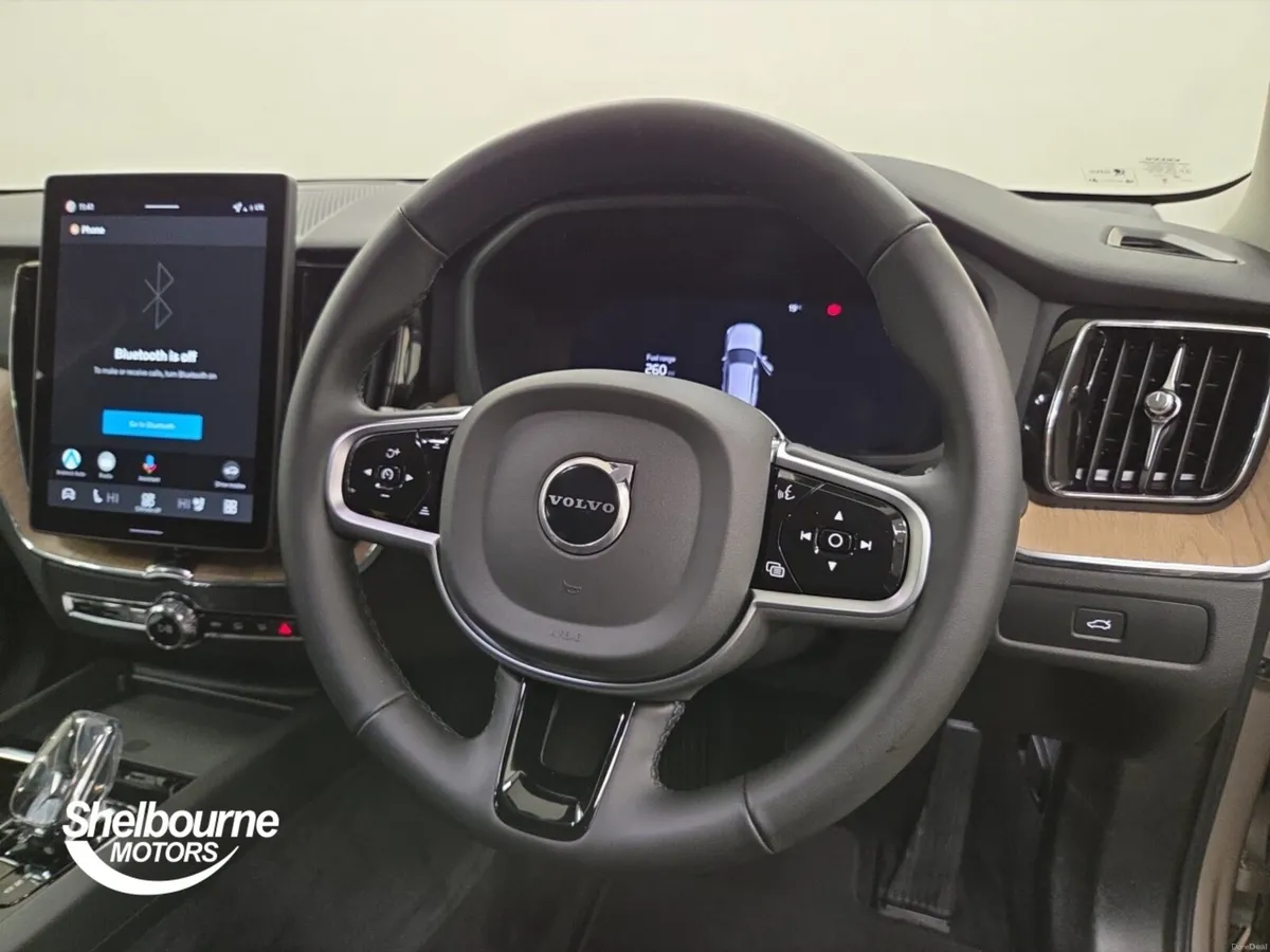 Volvo XC60 B5 PLUS AWD - Image 4