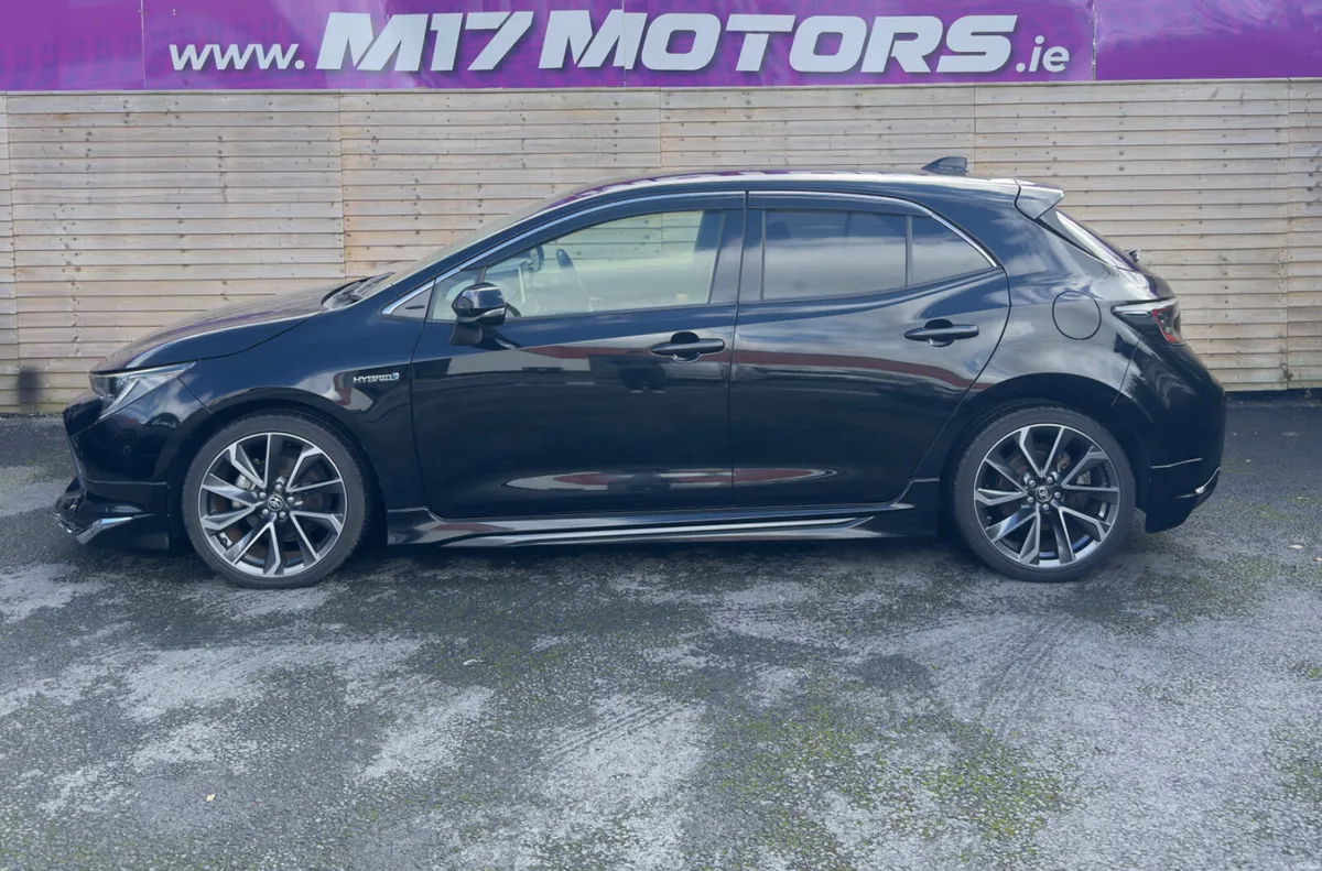 2019 Toyota Corolla Sport, Factory Bodykit, Auto - Image 4