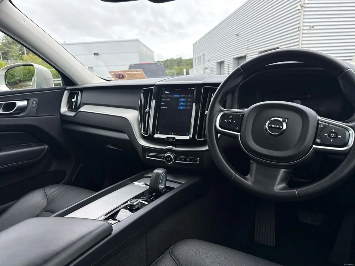 Volvo XC60 T6 AWD PHEV Core - Image 6