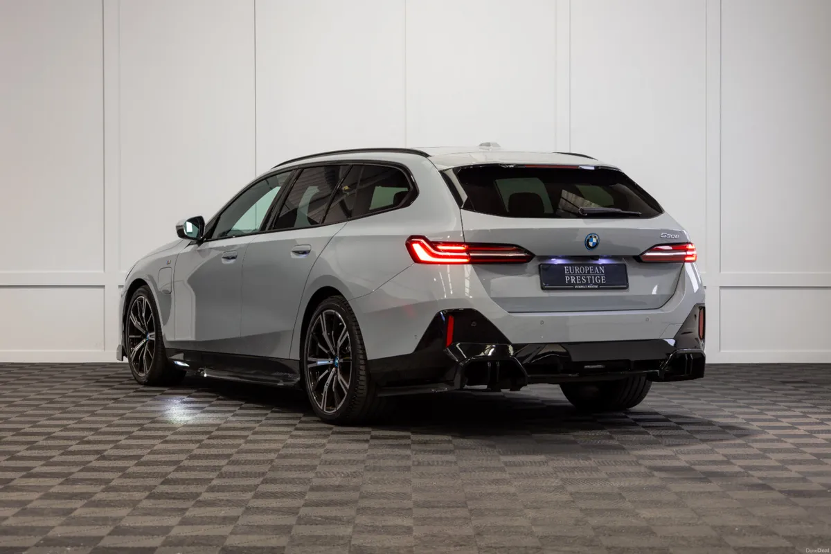 2025 BMW 5-Series 530e M-Sport - Image 4
