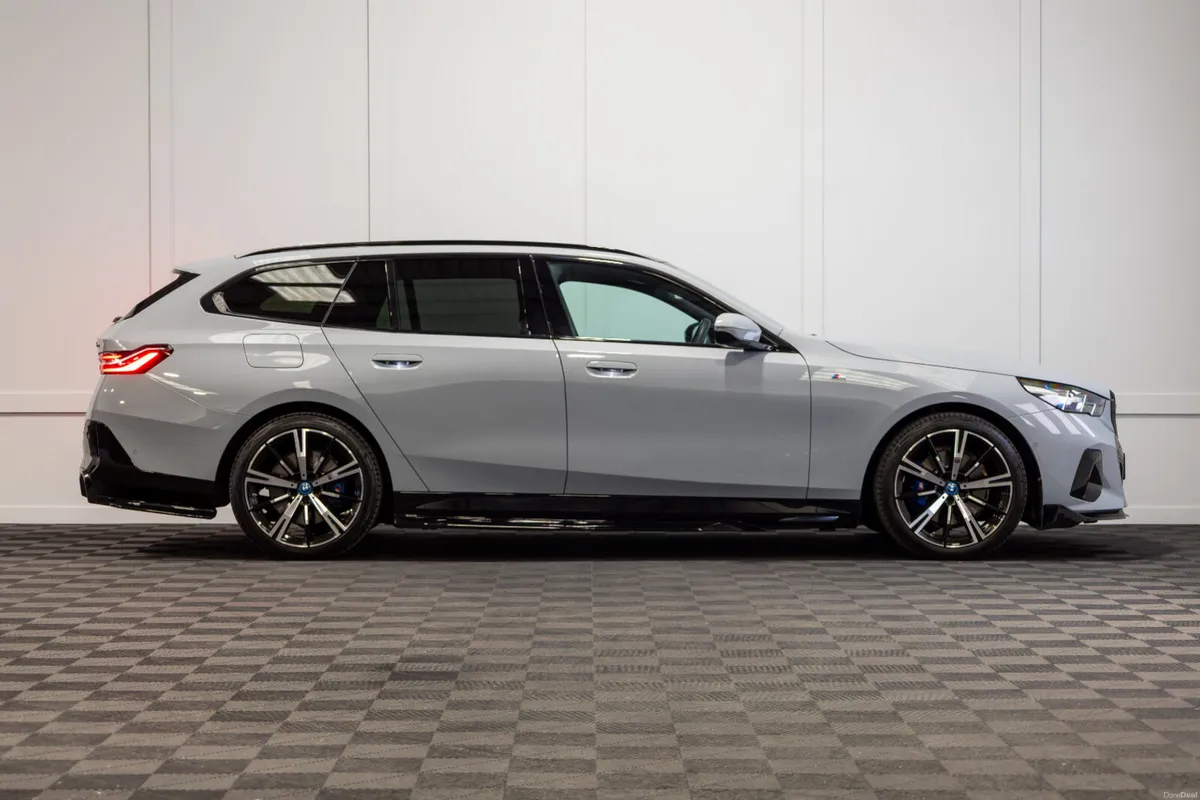 2025 BMW 5-Series 530e M-Sport - Image 6