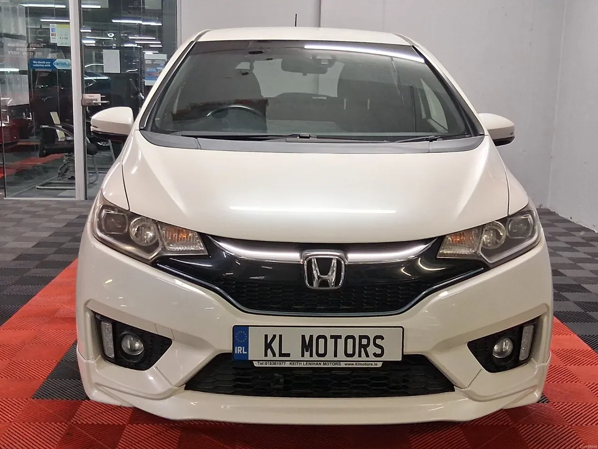 2015 Honda Fit  **HYBRID - AUTO** - Image 3