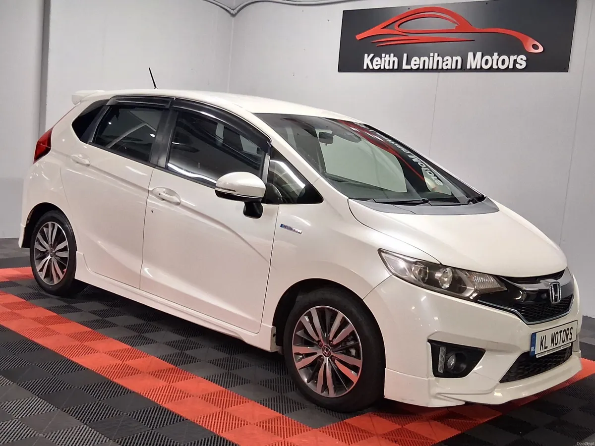 2015 Honda Fit  **HYBRID - AUTO** - Image 1