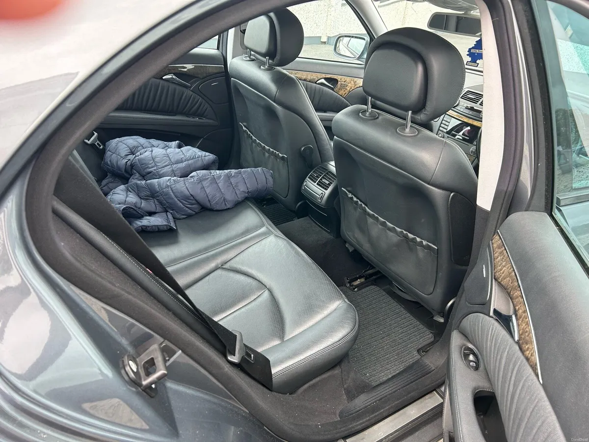 Mercedes Benz E-Class  200 Kompressor Avantgarde - Image 5