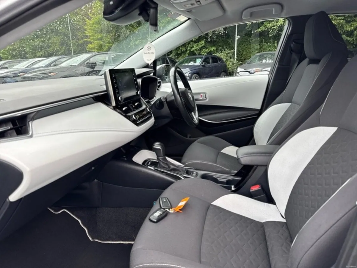 Toyota Corolla COROLLA HYBRID SOL H/B - Image 6