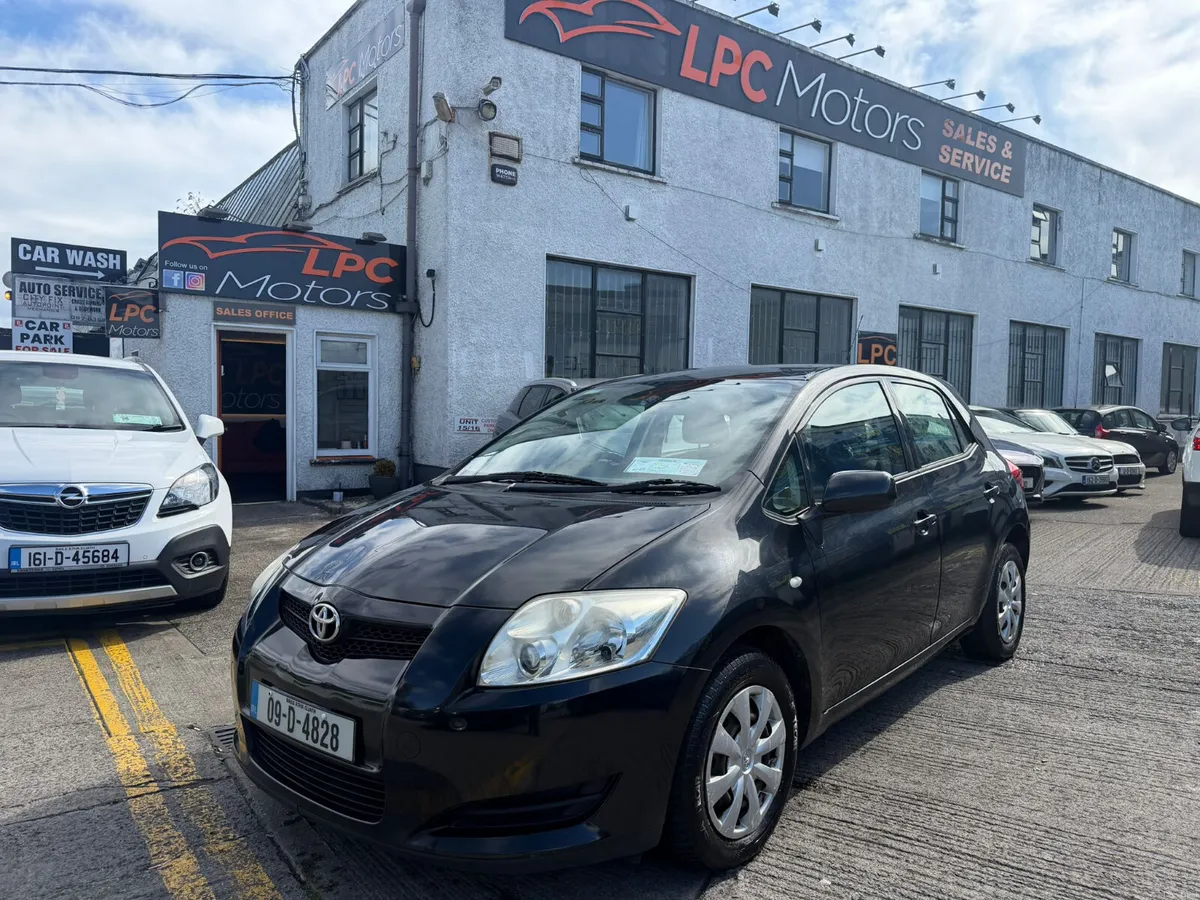 Toyota Auris 2009 - Image 1
