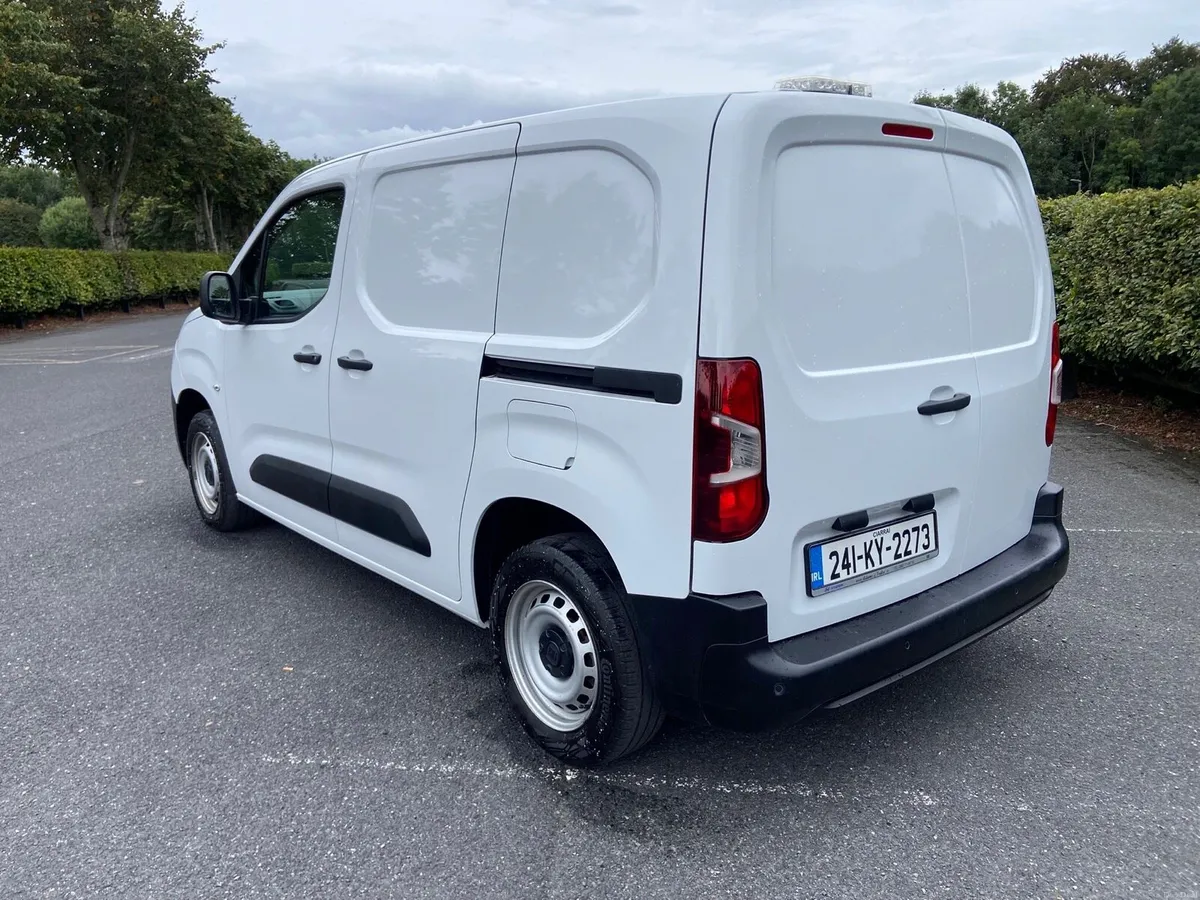2024 Fiat Doblo - Image 2