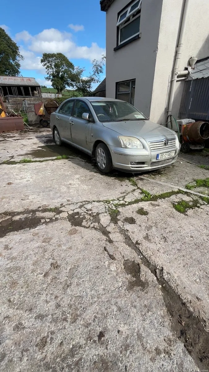 Toyota avensis for breaking - Image 4