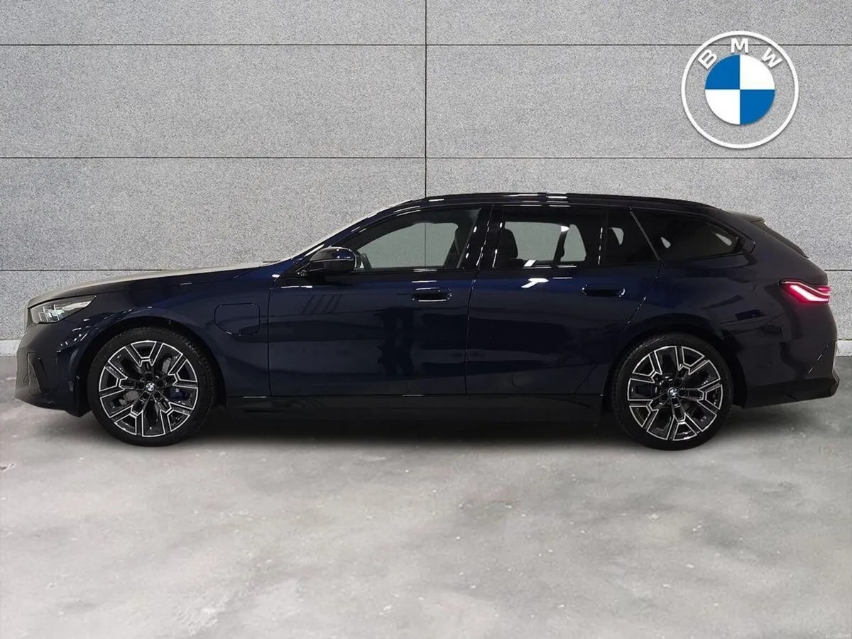 BMW 5-Series 550e xDrive M Sport Touring - Image 3