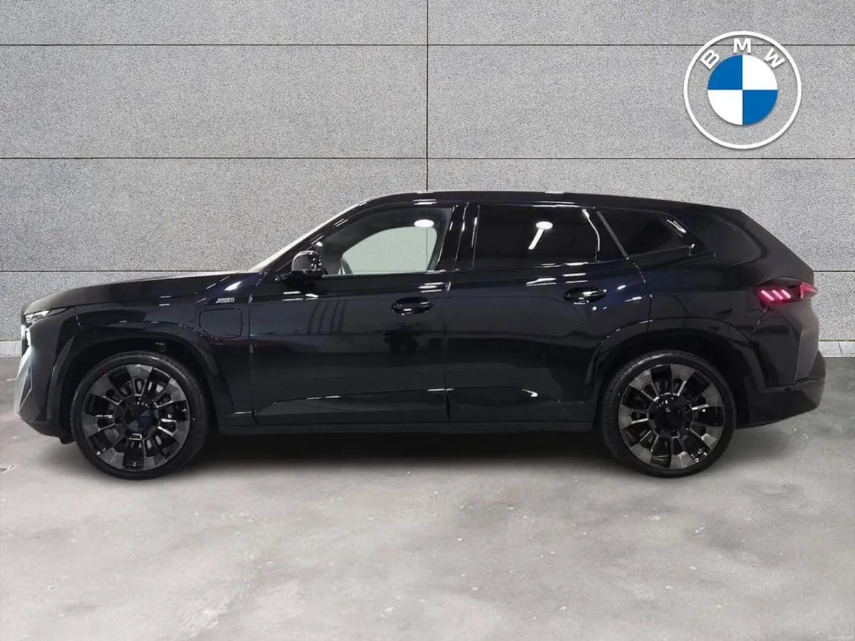 BMW XM 50e - Image 3
