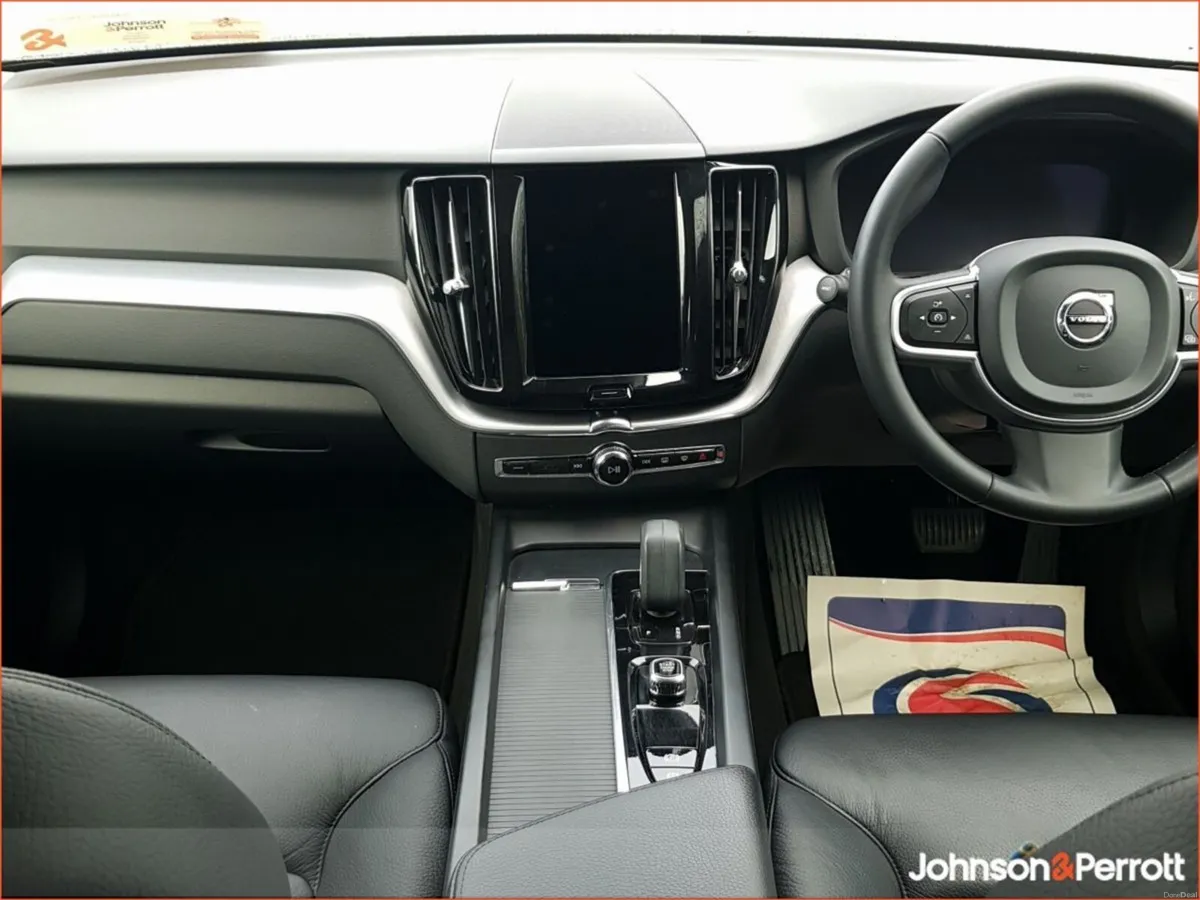 Volvo XC60 B4 197bhp Diesel MHEV Momentum (Two Yea - Image 4