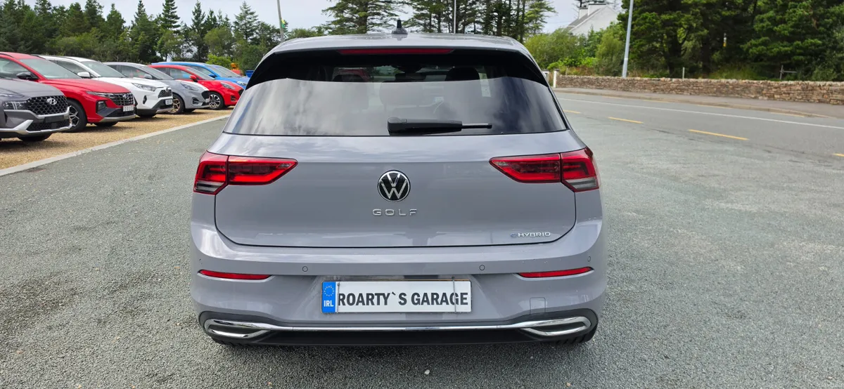 Volkswagen Golf Style TSI E-Hybrid 2023 - Image 5