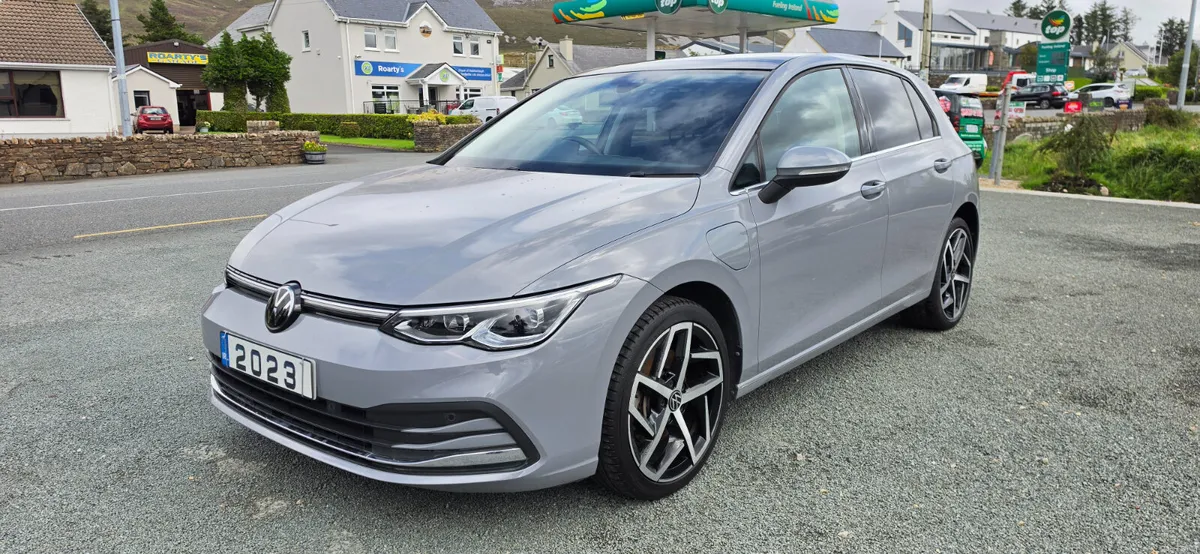 Volkswagen Golf Style TSI E-Hybrid 2023 - Image 1