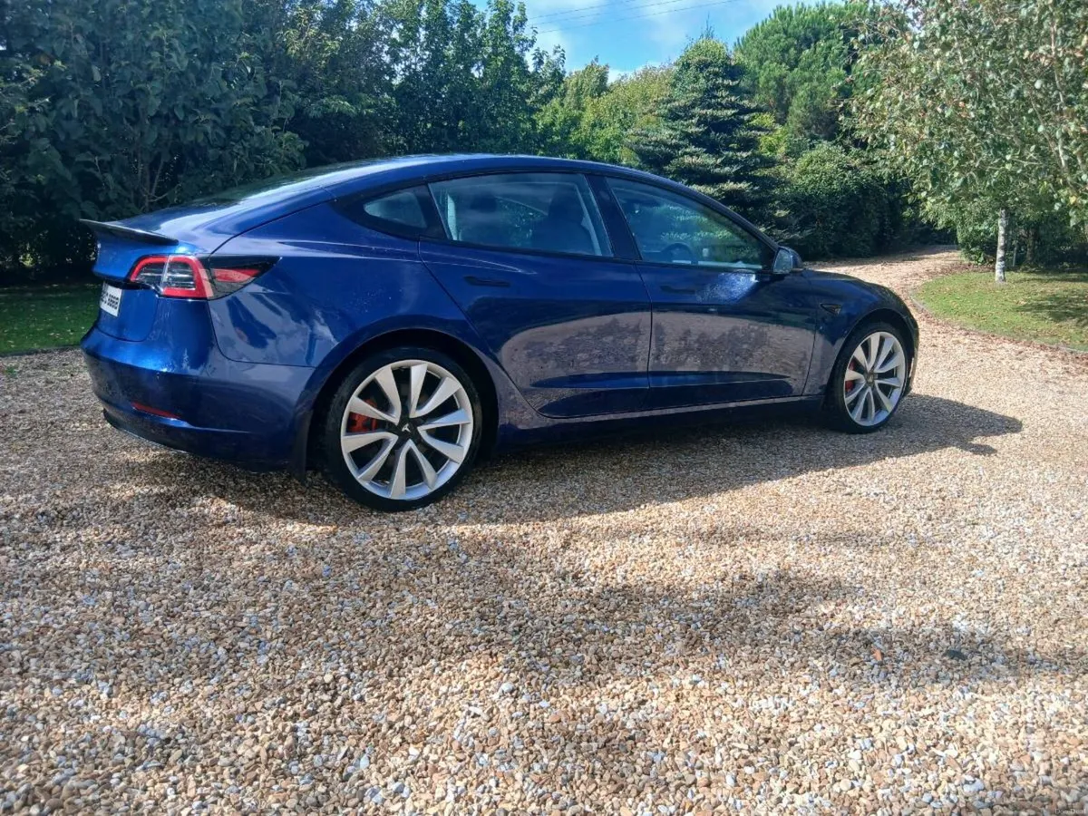 2022 Tesla Model 3 SR RWD - Image 2