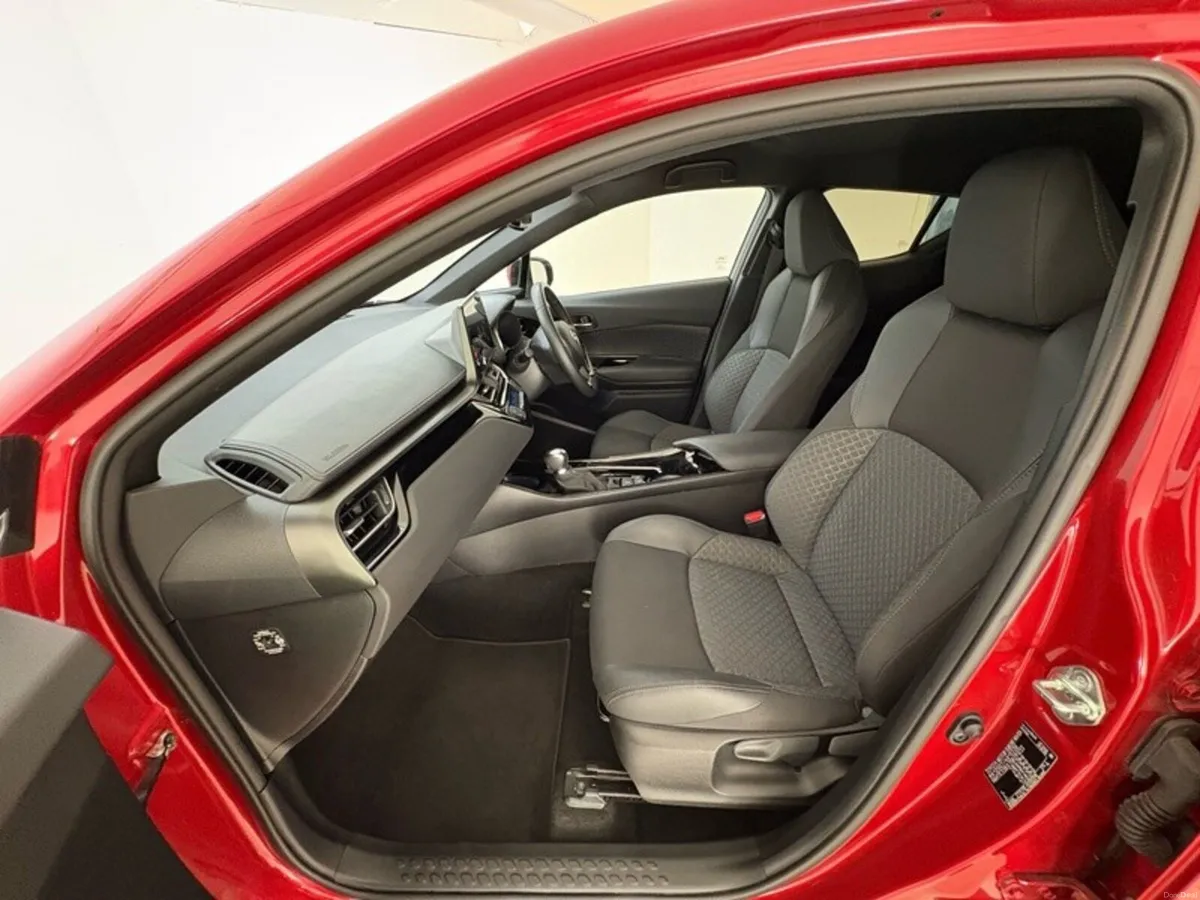 Toyota C-HR Sport Hybrid - Image 6