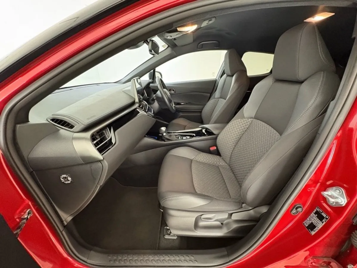 Toyota C-HR Sport Hybrid - Image 6