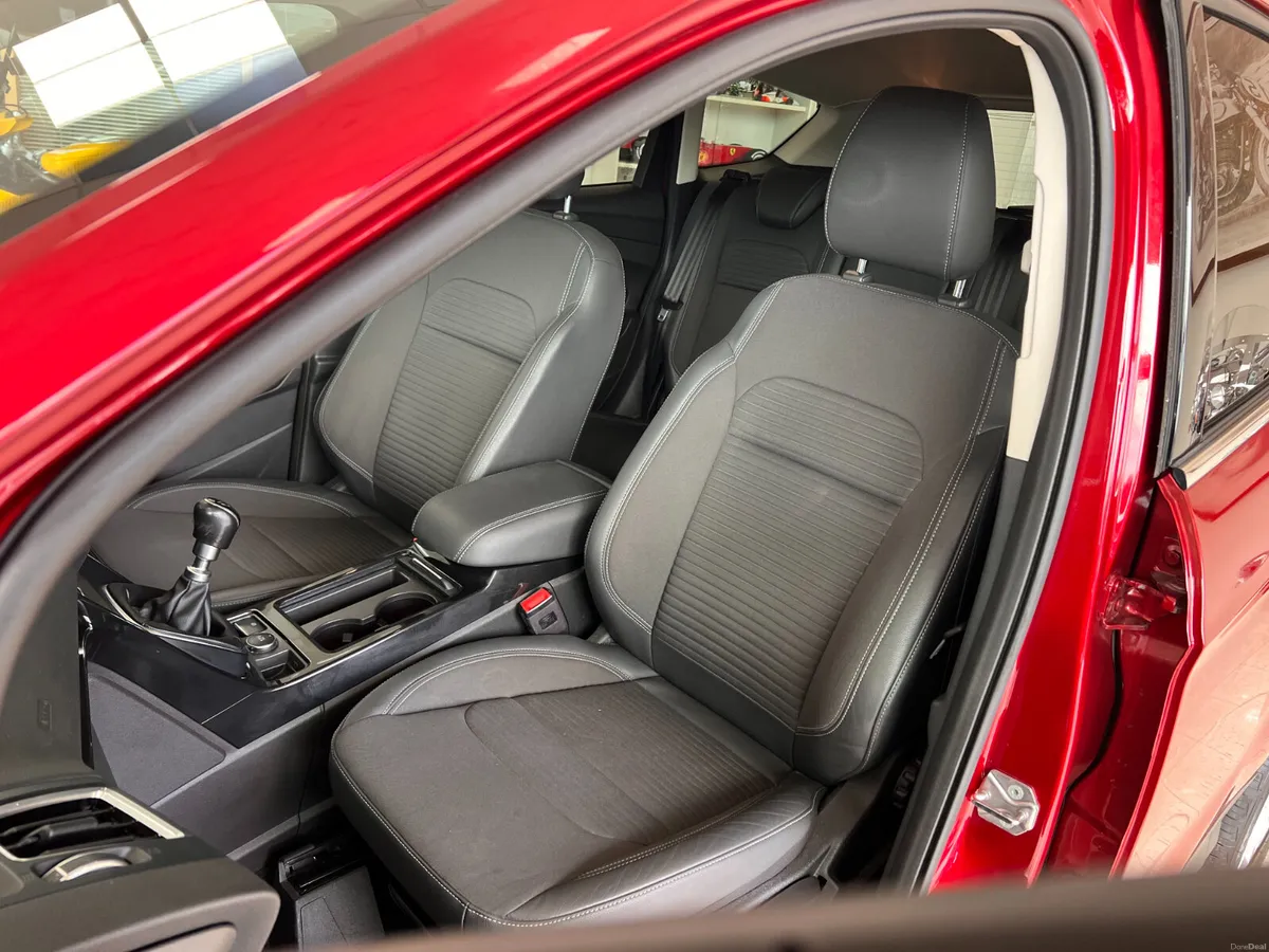 High Spec Perfect Condition TITANIUM Manual Diesel - Image 3
