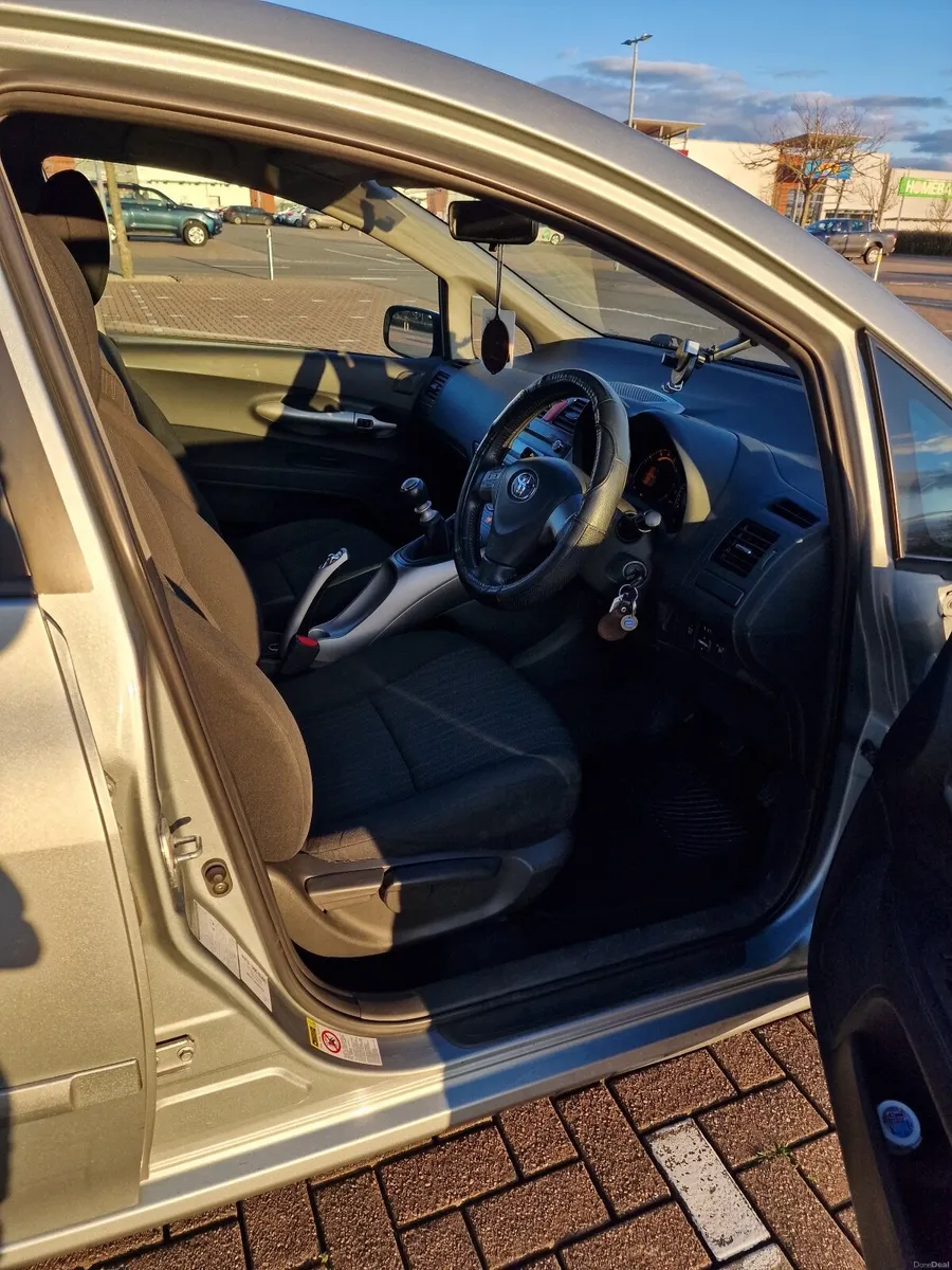 Toyota Auris 2009 - Image 4