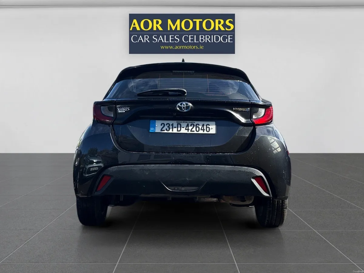 Toyota Yaris 2023 HYBRID LUNA IRISH - Image 2