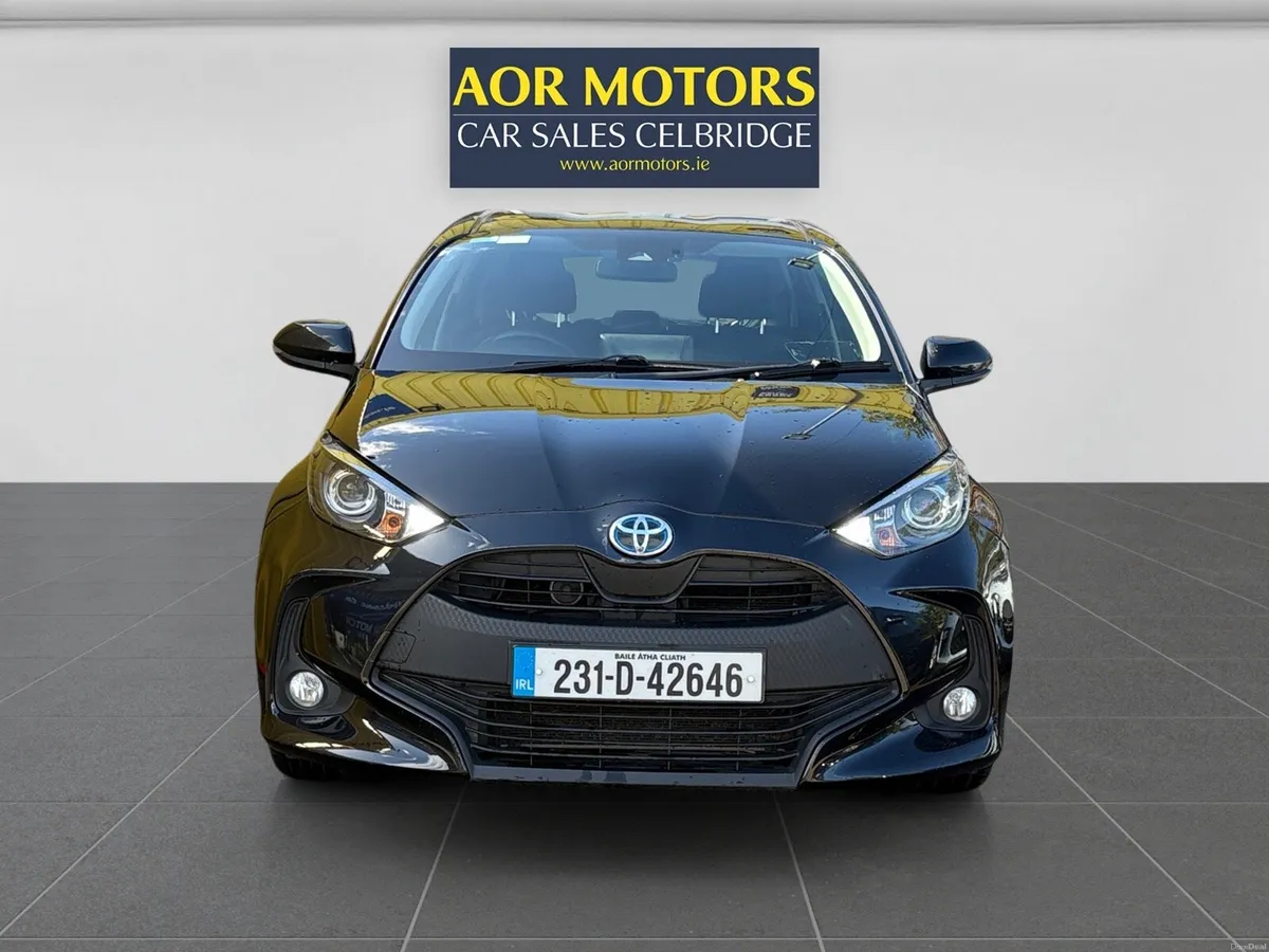 Toyota Yaris 2023 HYBRID LUNA IRISH - Image 5