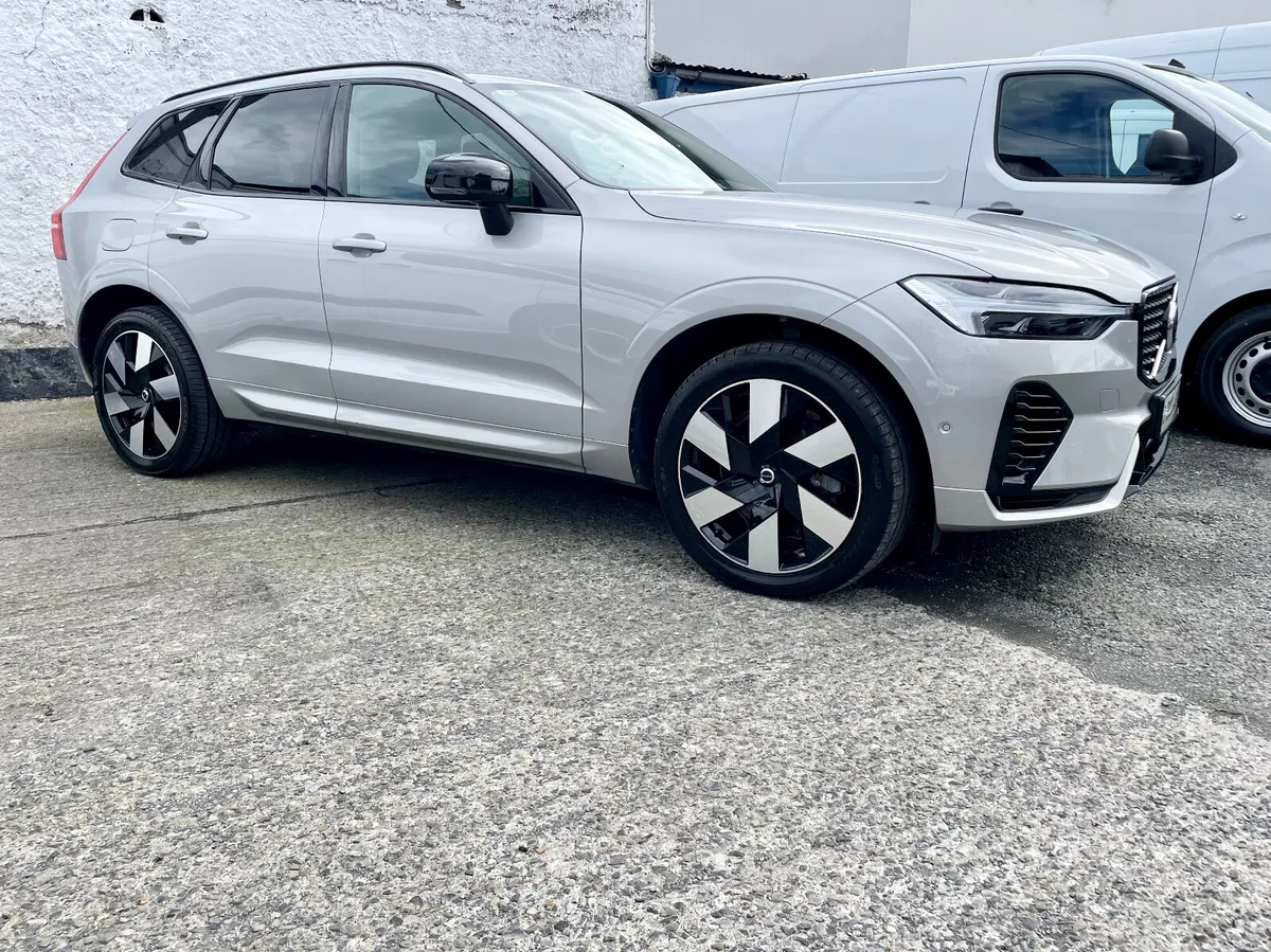 Volvo XC60 T6 Recharge PlusDark AWD Auto PHEV,2023 - Image 2