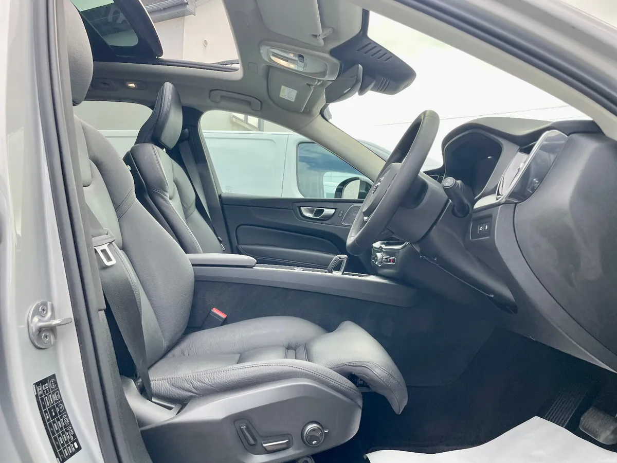 Volvo XC60 T6 Recharge PlusDark AWD Auto PHEV,2023 - Image 5