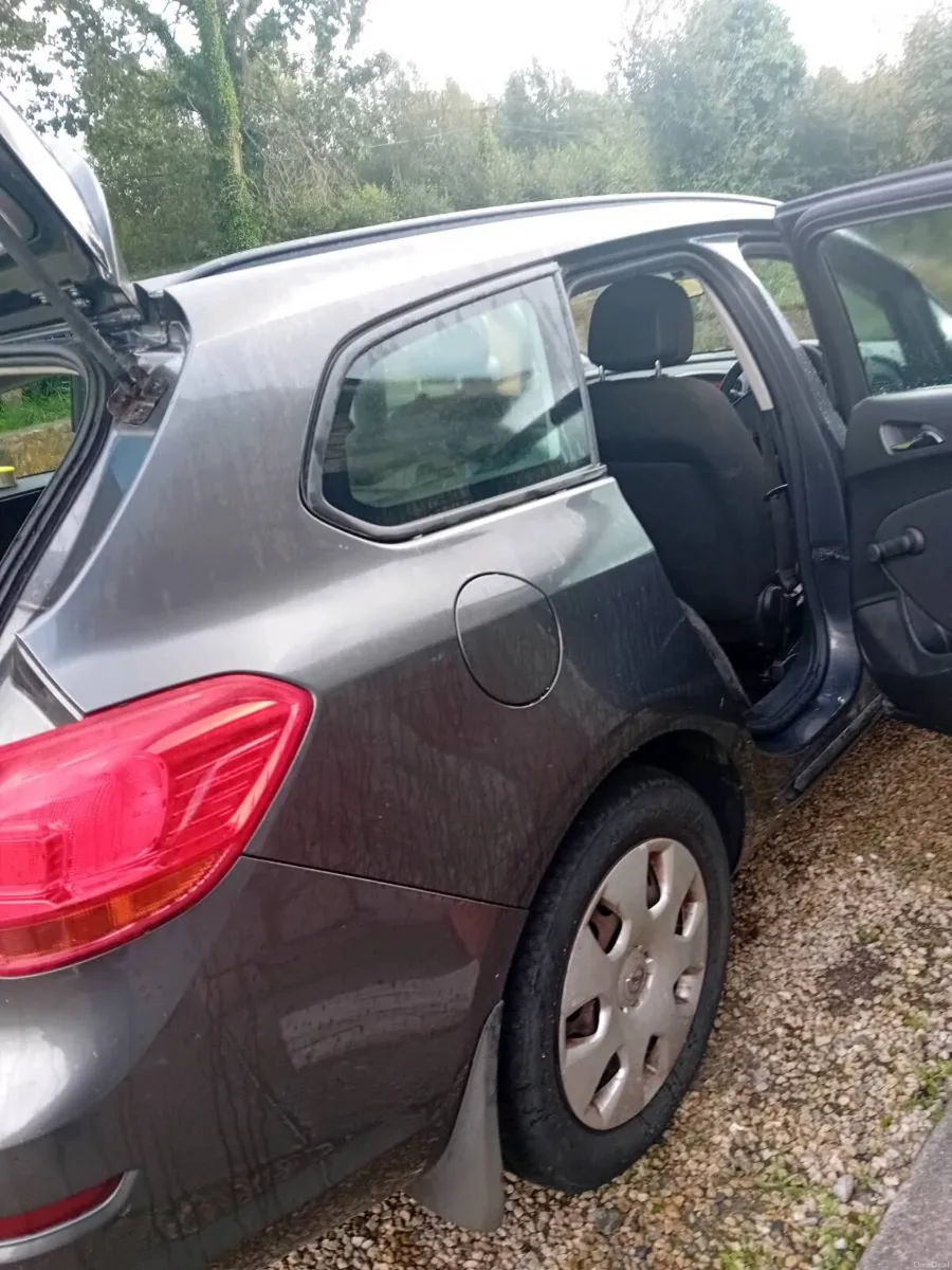 2011 OPEL ASTRA DIESEL ESTATE 1.7 - Image 4