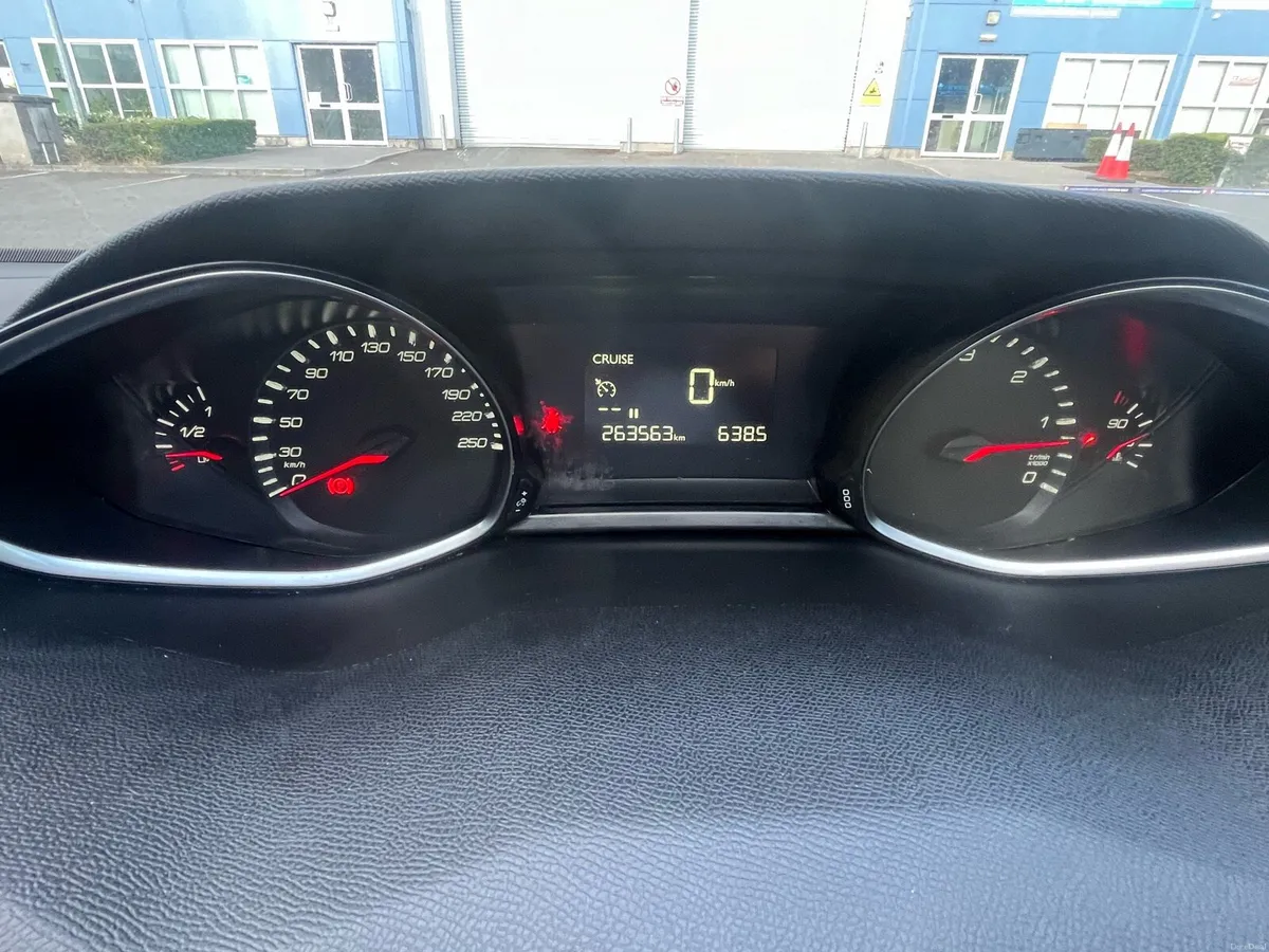 Peugeot 308 - Image 2