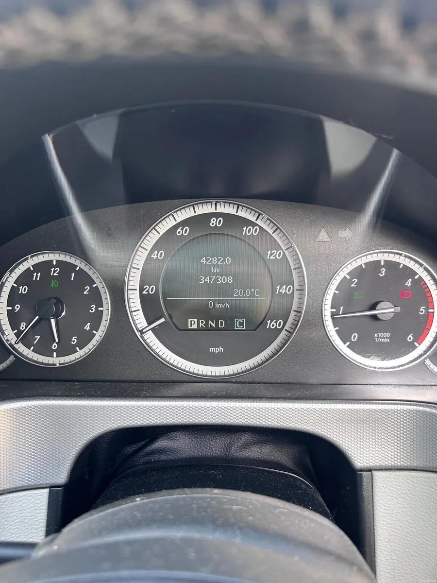 Mercedes-Benz E-Class 2009 - Image 2